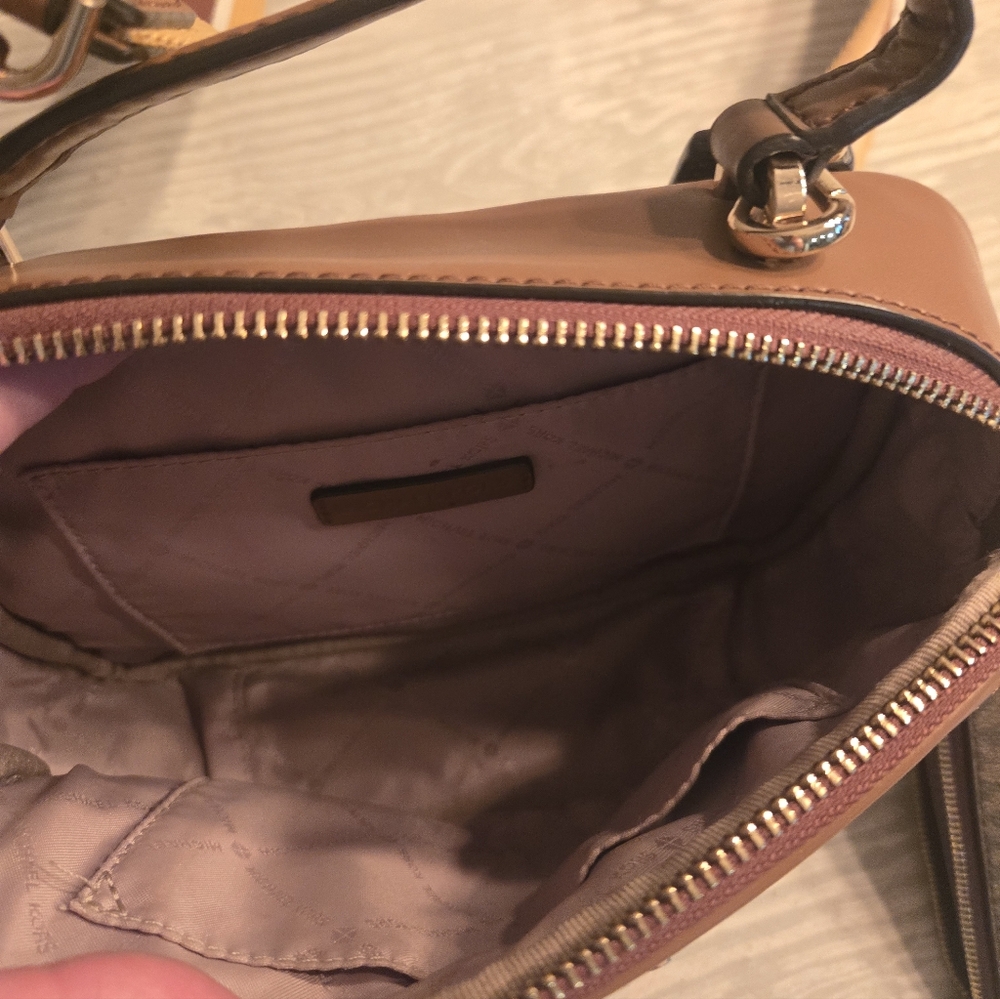 Michael Kors Brown and Tan Messenger Crossbody Bag I.d. Wallet Set - Picture 6 of 7